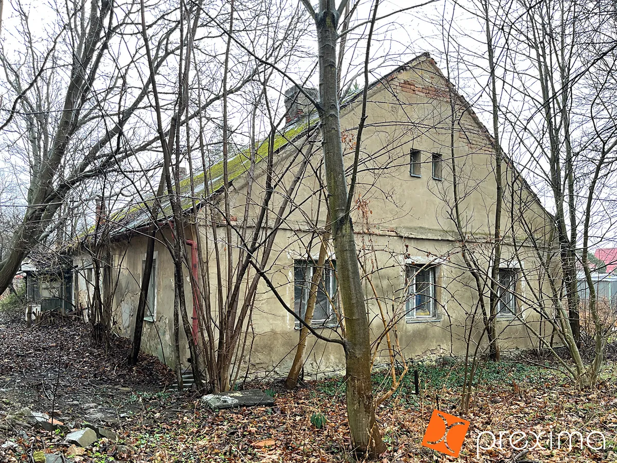 Prodej podílu 5/6 rodinného domu 230 m², pozemek 1 m²